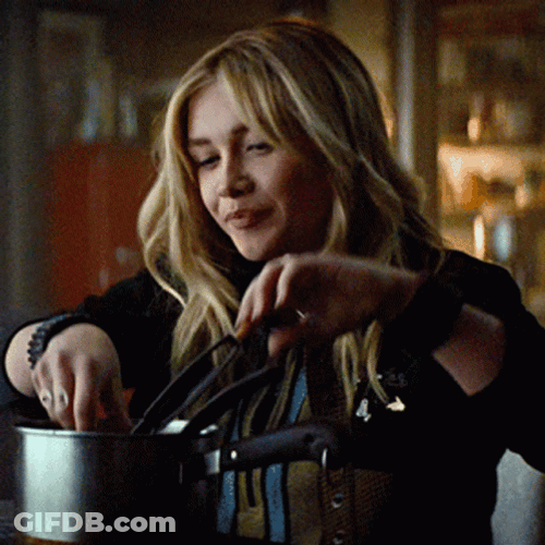 florence-pugh-yelena-belova-eating-delicious-dnywbpl9s37oyyi9.gif