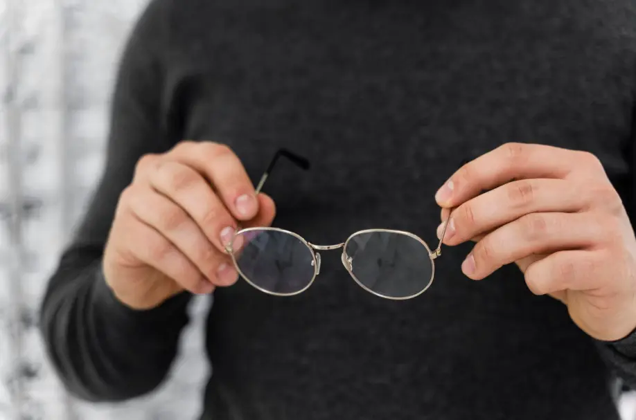 เลนส์โปรเกรสซีฟ ยี่ห้อไหนดี